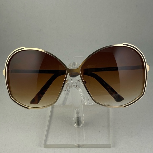 Dash - Picture 2 of 6